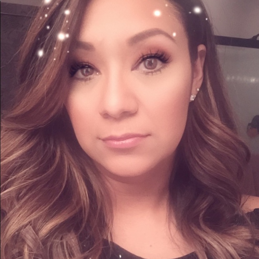 Meet your Posher, Izella